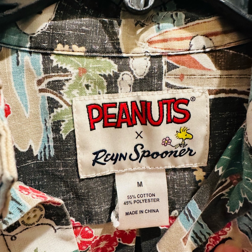 Reyn Spooner Peanuts Aloha Shirt *Limited Edition* - Picture 2 of 3